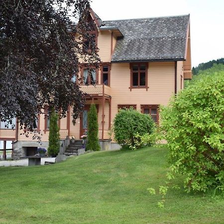 Отель Dosen Gard Luster Экстерьер фото
